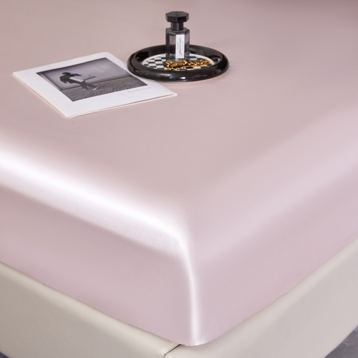 91家纺网 家纺一手货源 找家纺 梦舒羽 2025新款可水洗冰丝床垫保护套床笠三件套 淡雅玉