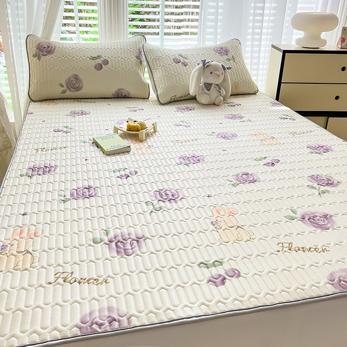 91家纺网 家纺一手货源 找家纺 佳梦达 2025新款0.4厚度印花凉感丝乳胶凉席 玫瑰小兔-紫