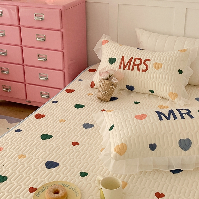 91家纺网 家纺一手货源 找家纺 昔可家纺 2024新款床裙款乳胶席 彩色爱心