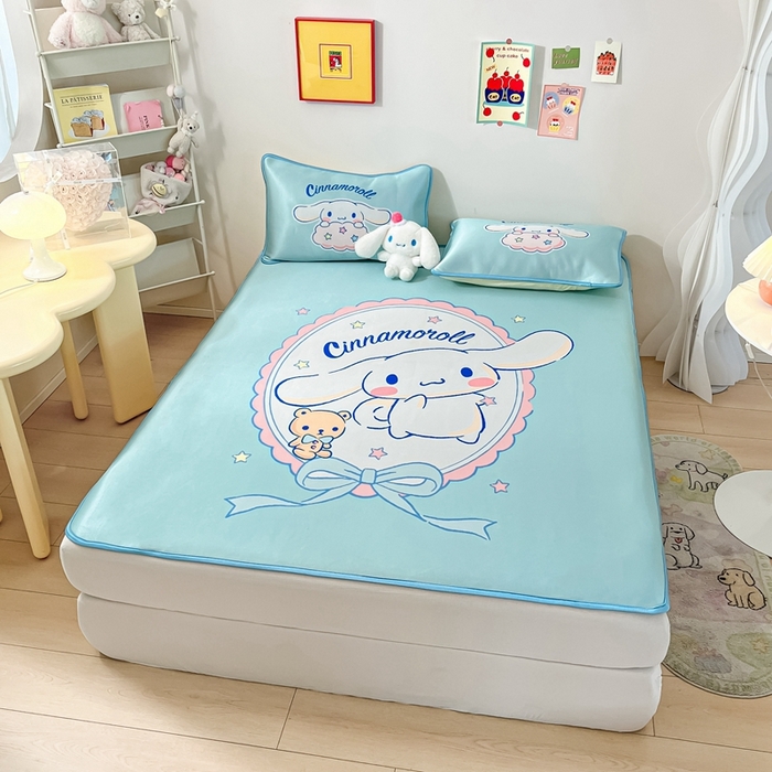 91家纺网 家纺一手货源 找家纺 博雅 2024新款三丽鸥凉感丝凉席夏被套件 大版-软萌玉桂狗