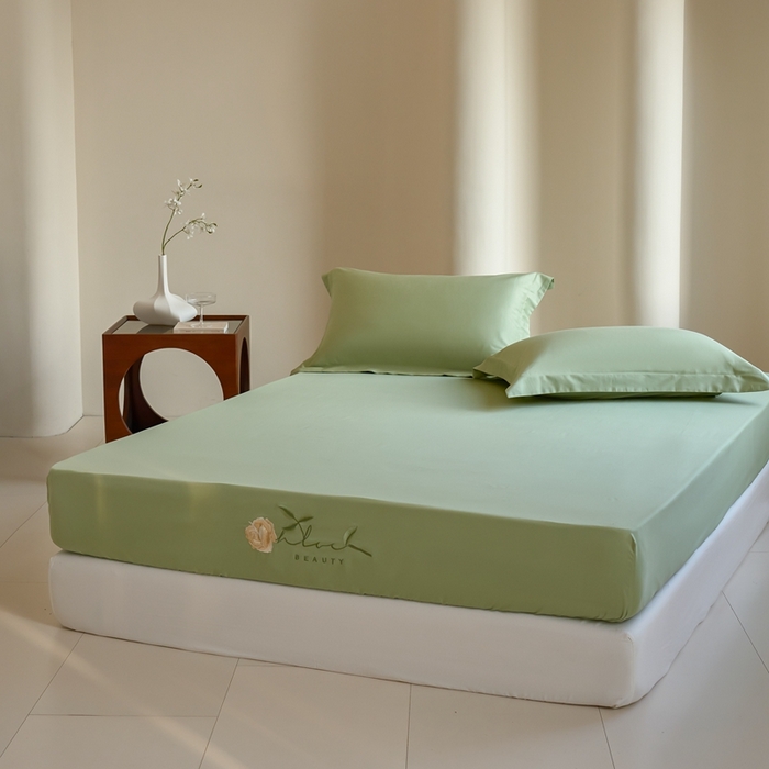 91家纺网 家纺一手货源 找家纺 秀色家纺 2025新款A类50支贡缎长绒棉刺绣床笠 唤醒系列-劳拉 劳拉-艾绿