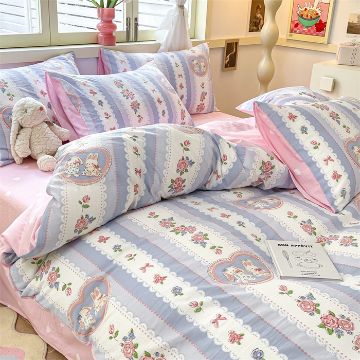 91家纺网 家纺一手货源 找家纺 盛秋家纺 2026新款水洗棉印花四件套-卡通系列 布兰达+粉爱心