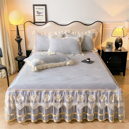 91家纺网 家纺一手货源 找家纺 （总）虹星家纺 2024新款A类冰感凉豆豆可拆卸床裙席三件套