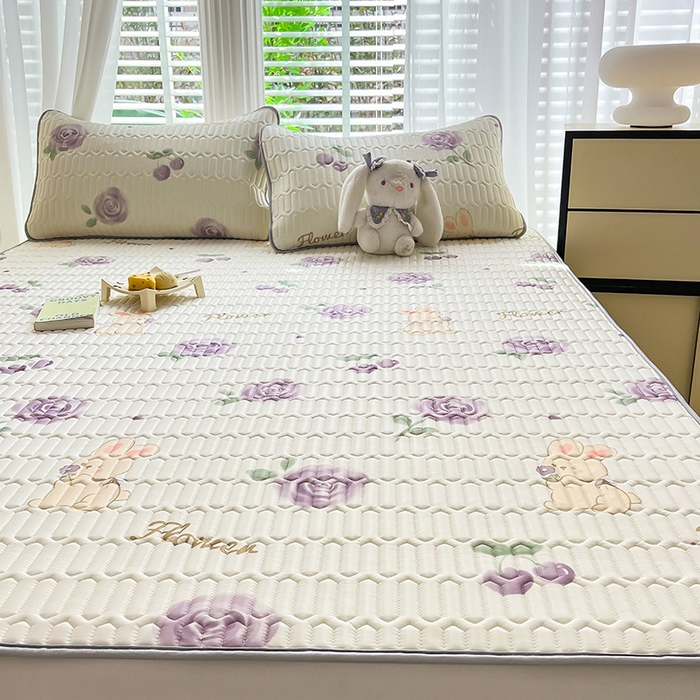 91家纺网 家纺一手货源 找家纺 佳梦达 2025新款0.4厚度印花凉感丝乳胶凉席 玫瑰小兔-紫