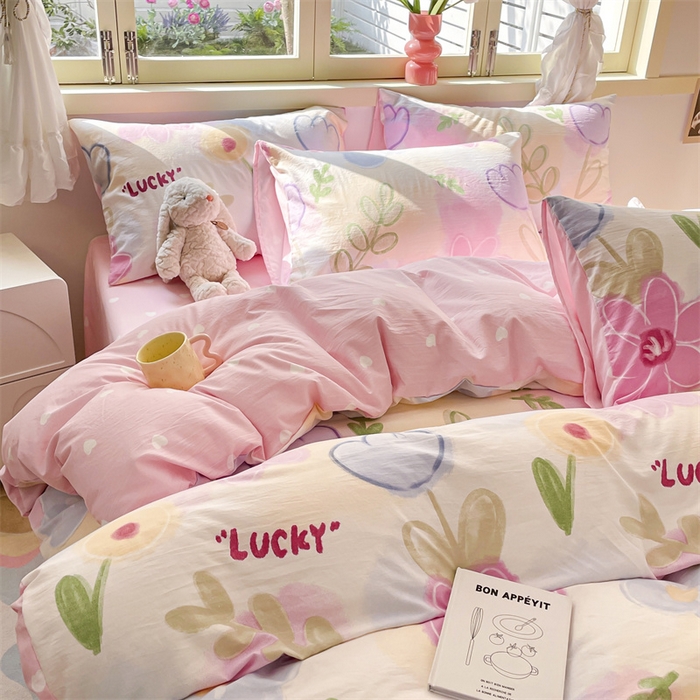 91家纺网 家纺一手货源 找家纺 盛秋家纺 2026新款水洗棉印花四件套-卡通系列 雅朵+粉爱心