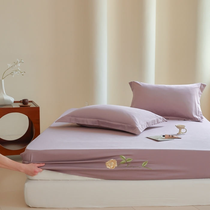 91家纺网 家纺一手货源 找家纺 秀色家纺 2025新款A类50支贡缎长绒棉刺绣床笠 唤醒系列-劳拉 劳拉-香芋紫