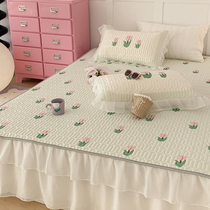 91家纺网 家纺一手货源 找家纺 昔可家纺 2024新款床裙款乳胶席 淡绿底郁金香