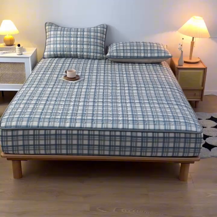 91家纺网 家纺一手货源 找家纺 鑫钰 2024新款无印风水洗棉水洗亲肤大豆夹棉床笠-简格  简格-格调蓝