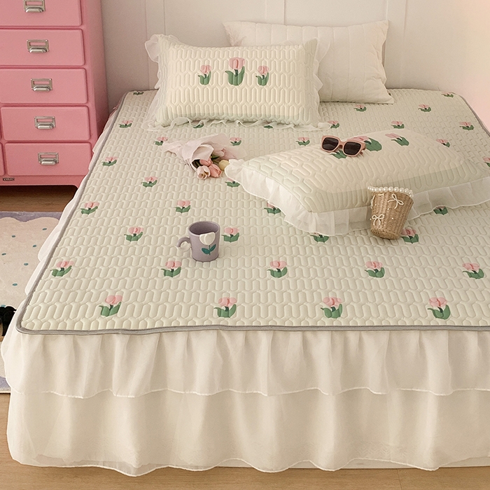 91家纺网 家纺一手货源 找家纺 昔可家纺 2024新款床裙款乳胶席 淡绿底郁金香