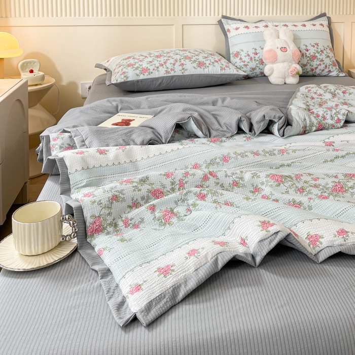 91家纺网 家纺一手货源 找家纺 2024新款泡泡棉小缺角工艺夏被四件套 粉色夏恋