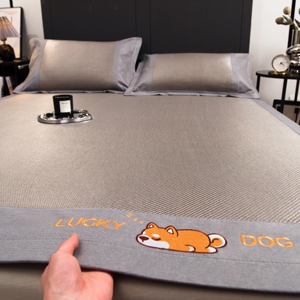 91家纺网 家纺一手货源 找家纺 （总）印季 2025新款5A级抗菌加厚绣花冰藤席-幸运狗