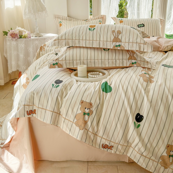 91家纺网 家纺一手货源 找家纺 7V 小清新大宽边100%纯棉法式四件套轻奢13376全棉喷气宽幅长绒棉被套床单床笠套件 小熊日记-米黄