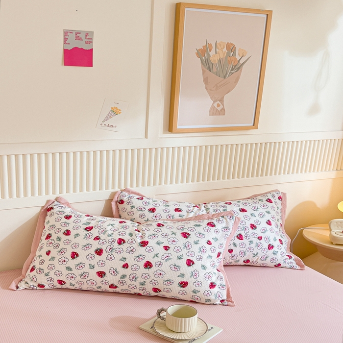 91家纺网 家纺一手货源 找家纺 2024新款泡泡棉小缺角工艺夏被四件套 草莓园