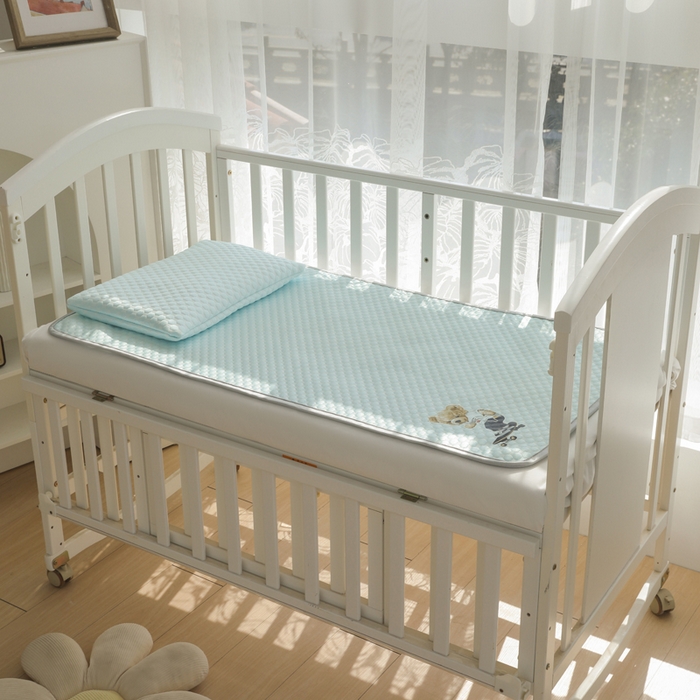 91家纺网 家纺一手货源 找家纺 宅部落 2024年新款凉感豆豆幼儿园幼婴儿儿童凉席 滑板熊-淡蓝