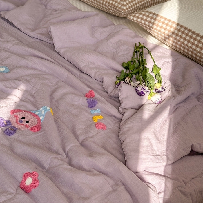 91家纺网 家纺一手货源 找家纺 洋铭区（原狠狠爱）2024新款皱皱纱绣花夏被 微笑派对