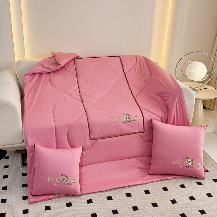 91家纺网 家纺一手货源 找家纺 阳光依佰抱枕被 2024新款纯棉刺绣多功能抱枕被-哈哈狗 哈哈狗-豆沙粉