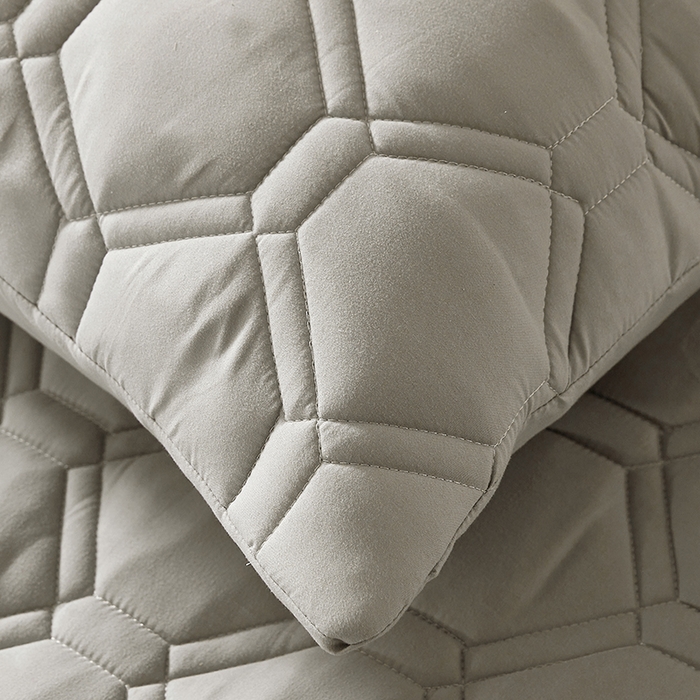 91家纺网 家纺一手货源 找家纺 胜权家纺 2024新款亲肤夹棉格子防水床笠足球灰