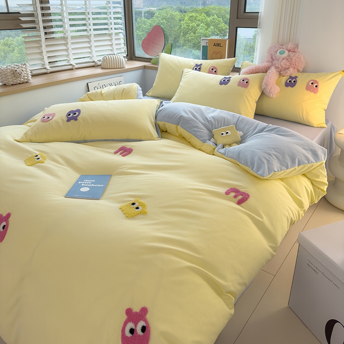 91家纺网 家纺一手货源 找家纺 曼谷 年新款多巴胺毛巾绣四件套柔软磨毛床上用品水洗棉套件 多巴胺-奶黄浅蓝