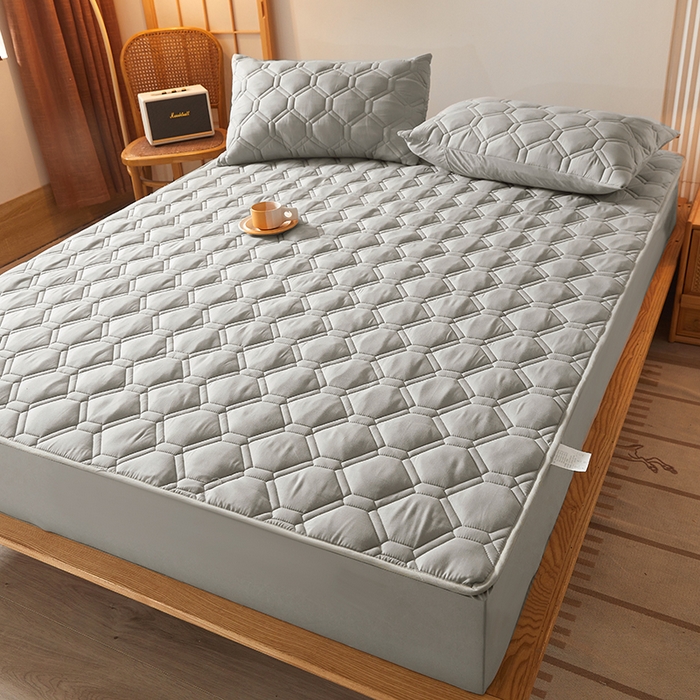 91家纺网 家纺一手货源 找家纺 胜权家纺 2024新款亲肤夹棉格子防水床笠足球灰