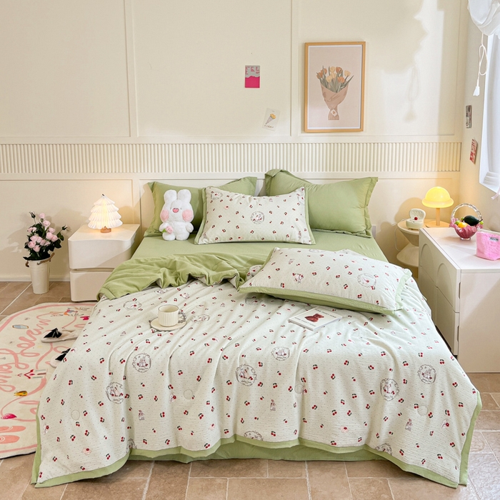 91家纺网 家纺一手货源 找家纺 2024新款泡泡棉小缺角工艺夏被四件套 小樱桃