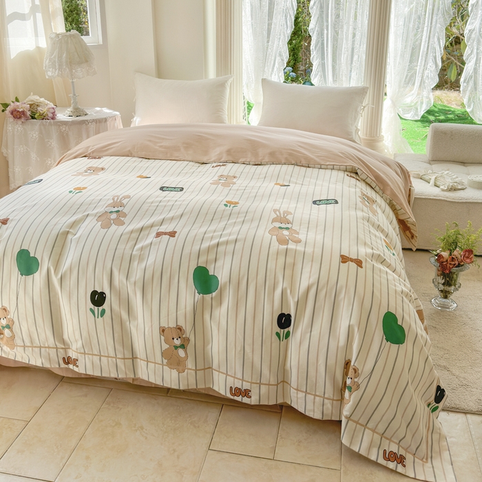 91家纺网 家纺一手货源 找家纺 7V 小清新大宽边100%纯棉法式四件套轻奢13376全棉喷气宽幅长绒棉被套床单床笠套件 小熊日记-米黄