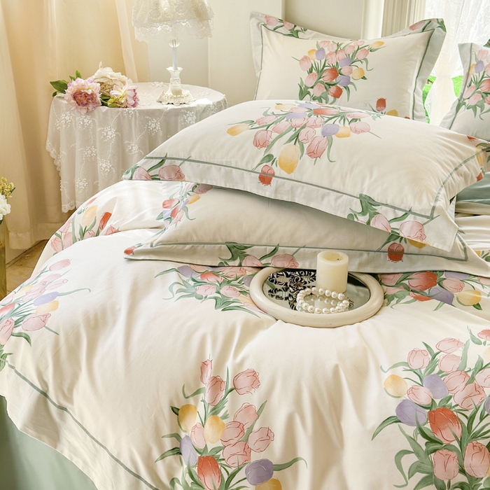 91家纺网 家纺一手货源 找家纺 7V 小清新大宽边100%纯棉法式四件套轻奢13376全棉喷气宽幅长绒棉被套床单床笠套件 幽韵飘香