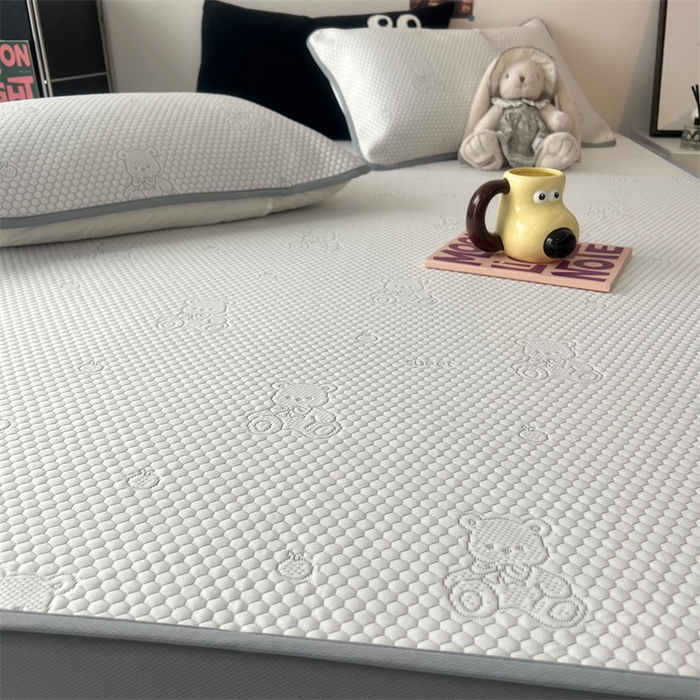 91家纺网 家纺一手货源 找家纺 HL原创 2024新款PE聚乙稀纤维-冰魔豆凉席 小熊-灰（平铺款）