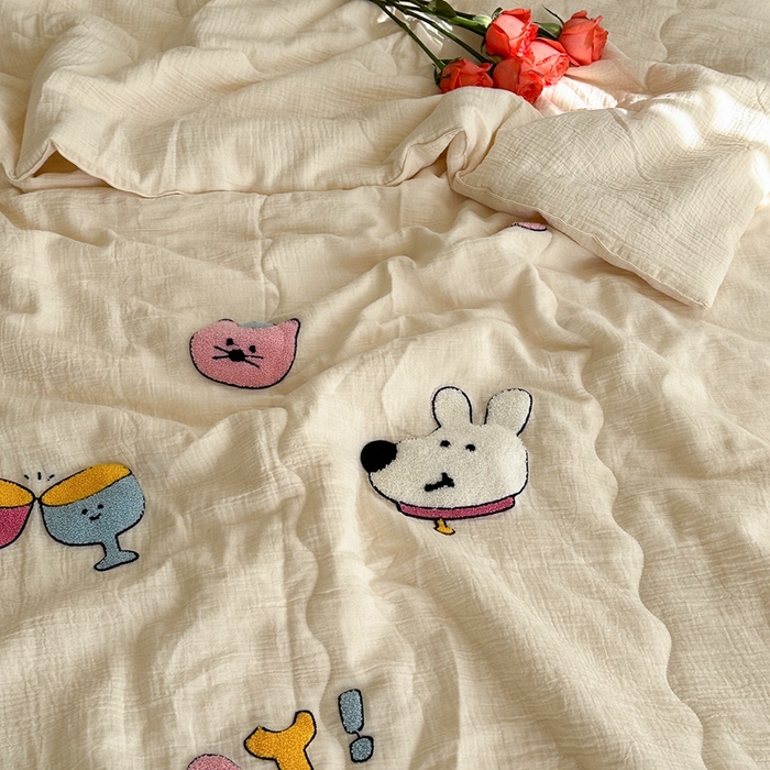 91家纺网 家纺一手货源 找家纺 洋铭区（原狠狠爱）2024新款皱皱纱绣花夏被 乐园派对