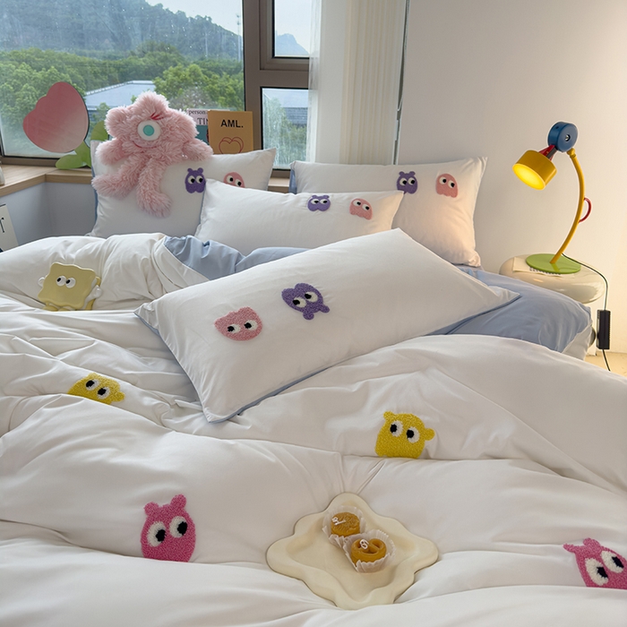 91家纺网 家纺一手货源 找家纺 曼谷 年新款多巴胺毛巾绣四件套柔软磨毛床上用品水洗棉套件 多巴胺-奶白浅蓝