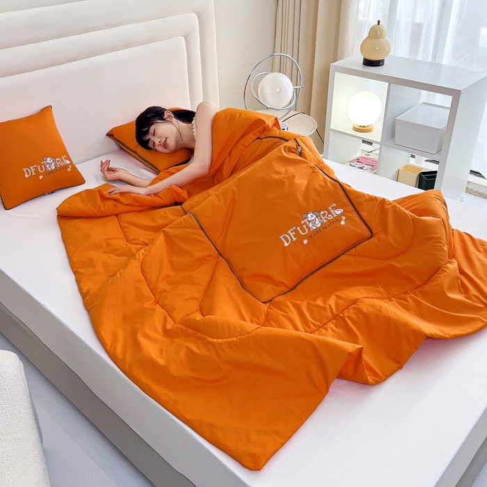 91家纺网 家纺一手货源 找家纺 阳光依佰抱枕被 2024新款纯棉刺绣多功能抱枕被-哈哈狗 哈哈狗-爱玛橙