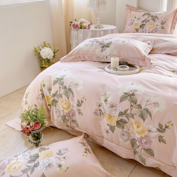 91家纺网 家纺一手货源 找家纺 7V 小清新大宽边100%纯棉法式四件套轻奢13376全棉喷气宽幅长绒棉被套床单床笠套件花绘-粉