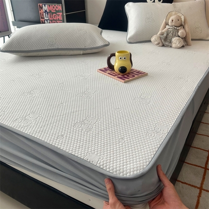 91家纺网 家纺一手货源 找家纺 HL原创 2024新款PE聚乙稀纤维-冰魔豆凉席 小熊-灰（床笠款）