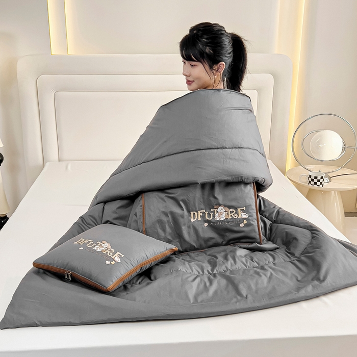 91家纺网 家纺一手货源 找家纺 阳光依佰抱枕被 2024新款纯棉刺绣多功能抱枕被-哈哈狗 哈哈狗-高级灰