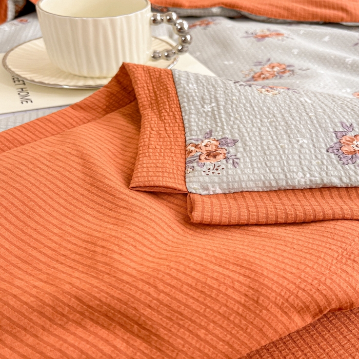 91家纺网 家纺一手货源 找家纺 2024新款泡泡棉小缺角工艺夏被四件套 暮春