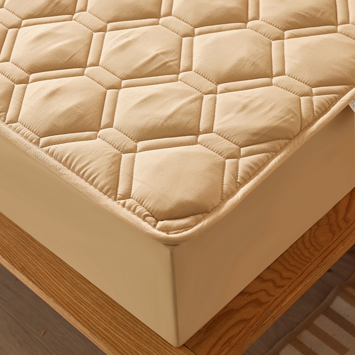 91家纺网 家纺一手货源 找家纺 胜权家纺 2024新款亲肤夹棉格子防水床笠足球驼