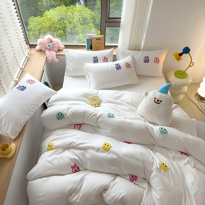 91家纺网 家纺一手货源 找家纺 曼谷 年新款多巴胺毛巾绣四件套柔软磨毛床上用品水洗棉套件 多巴胺-奶白