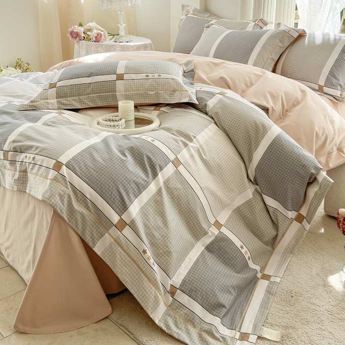 91家纺网 家纺一手货源 找家纺 7V 小清新大宽边100%纯棉法式四件套轻奢13376全棉喷气宽幅长绒棉被套床单床笠套件 自由简约