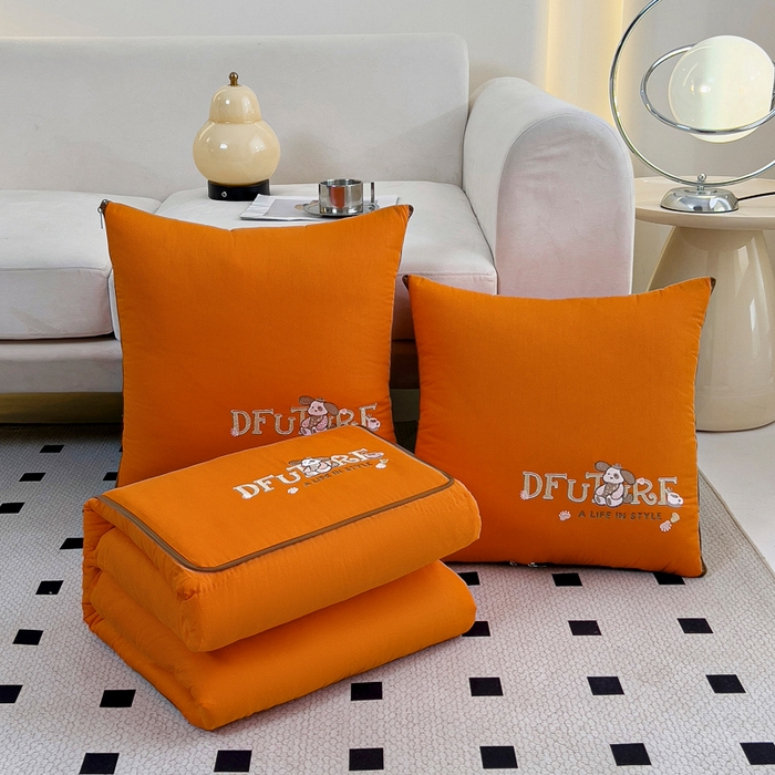 91家纺网 家纺一手货源 找家纺 阳光依佰抱枕被 2024新款纯棉刺绣多功能抱枕被-哈哈狗 哈哈狗-爱玛橙