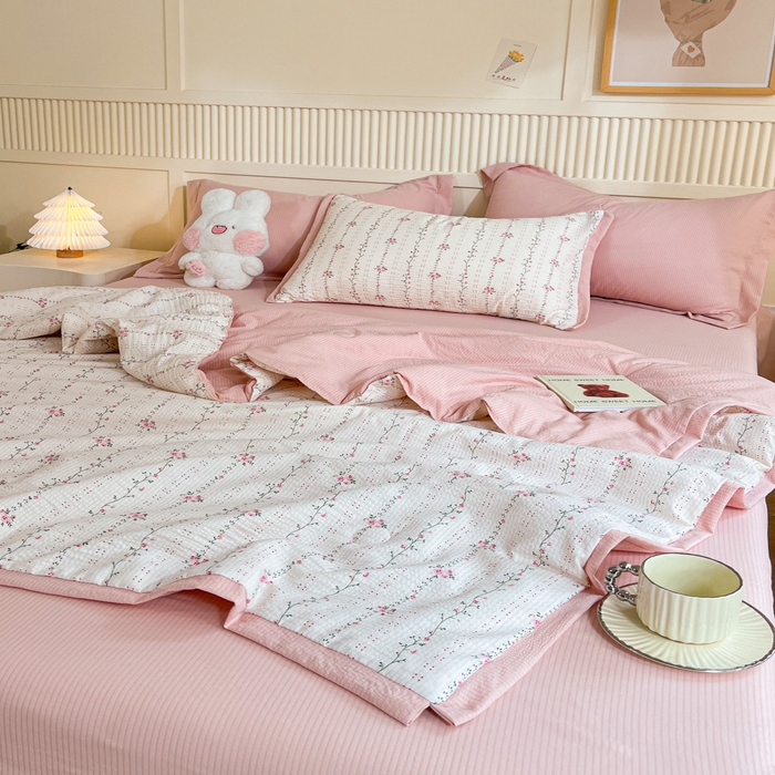 91家纺网 家纺一手货源 找家纺 2024新款泡泡棉小缺角工艺夏被四件套 沐歌