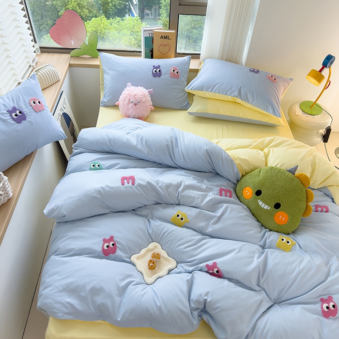 91家纺网 家纺一手货源 找家纺 曼谷 年新款多巴胺毛巾绣四件套柔软磨毛床上用品水洗棉套件 多巴胺-浅蓝奶黄