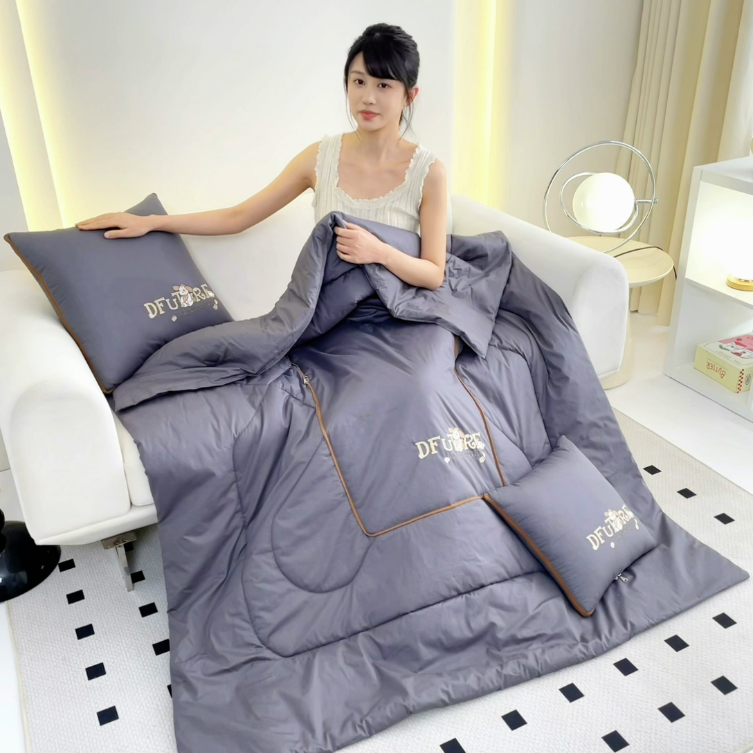 91家纺网 家纺一手货源 找家纺 阳光依佰抱枕被 2024新款纯棉刺绣多功能抱枕被-哈哈狗 哈哈狗-高级灰