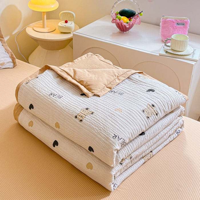 91家纺网 家纺一手货源 找家纺 2024新款泡泡棉小缺角工艺夏被四件套 爱心小熊