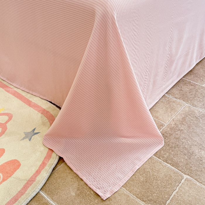 91家纺网 家纺一手货源 找家纺 2024新款泡泡棉小缺角工艺夏被四件套 英伦熊-米