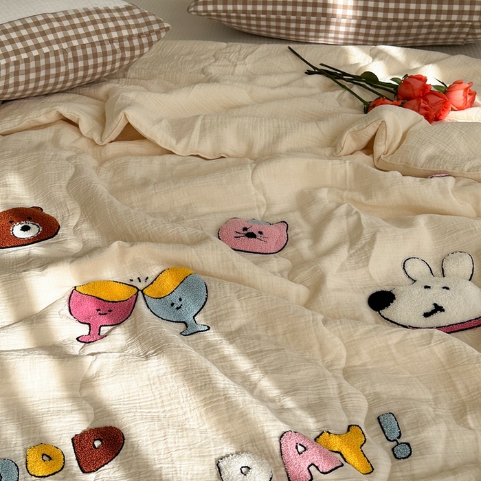 91家纺网 家纺一手货源 找家纺 洋铭区（原狠狠爱）2024新款皱皱纱绣花夏被 乐园派对