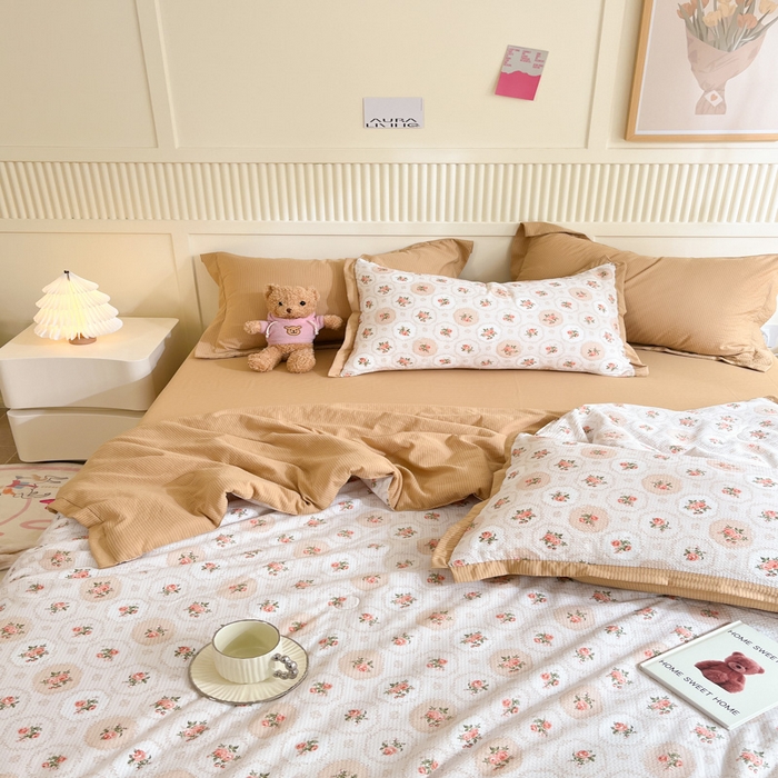 91家纺网 家纺一手货源 找家纺 2024新款泡泡棉小缺角工艺夏被四件套 蔷薇花园