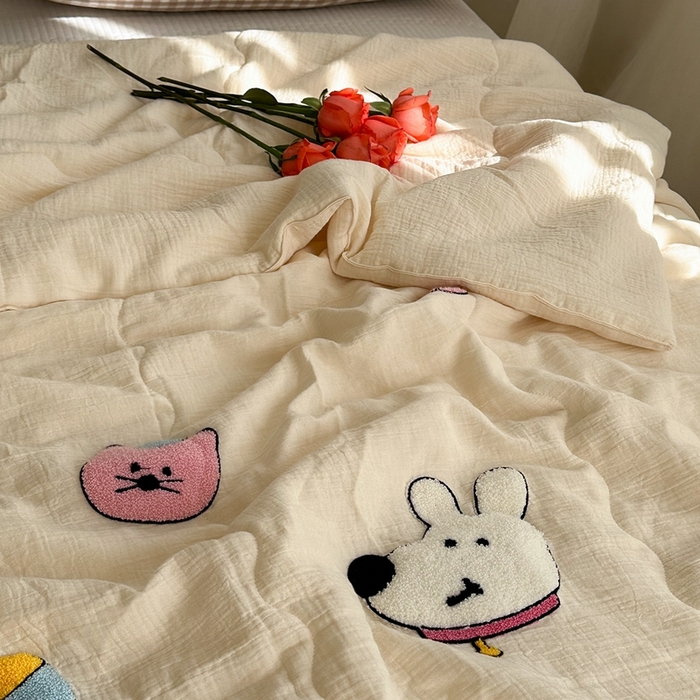 91家纺网 家纺一手货源 找家纺 洋铭区（原狠狠爱）2024新款皱皱纱绣花夏被 乐园派对