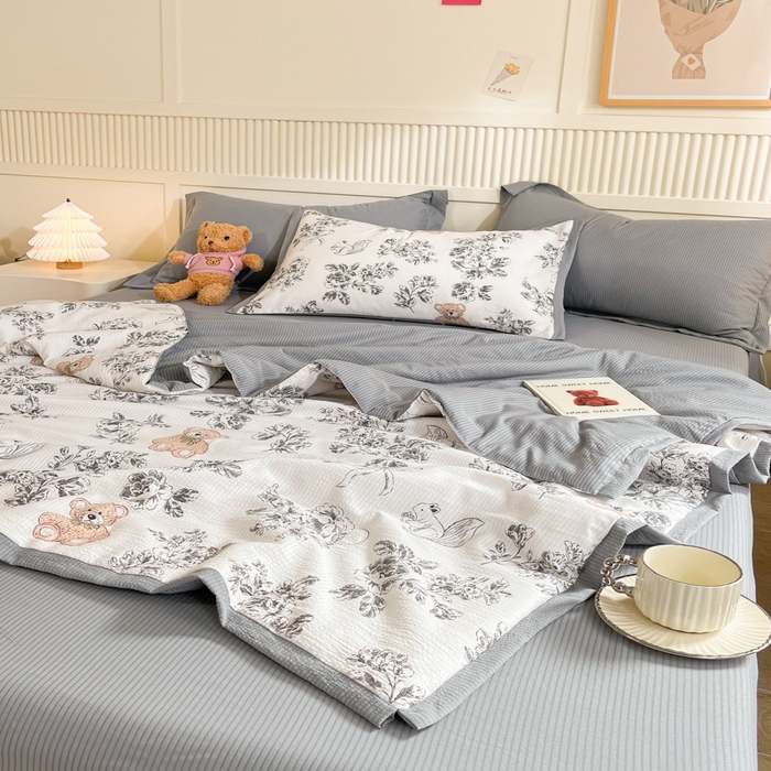 91家纺网 家纺一手货源 找家纺 2024新款泡泡棉小缺角工艺夏被四件套 布朗森林