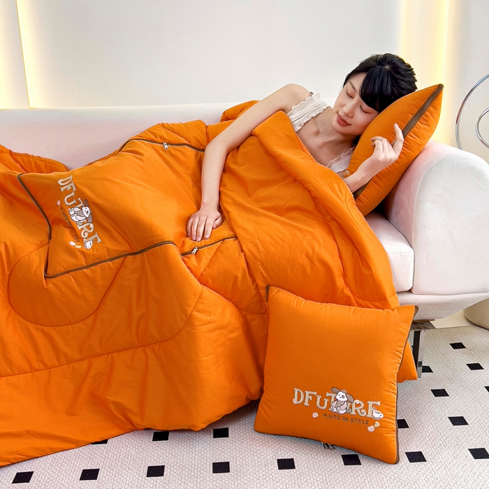 91家纺网 家纺一手货源 找家纺 阳光依佰抱枕被 2024新款纯棉刺绣多功能抱枕被-哈哈狗 哈哈狗-爱玛橙