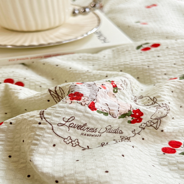 91家纺网 家纺一手货源 找家纺 2024新款泡泡棉小缺角工艺夏被四件套 小樱桃