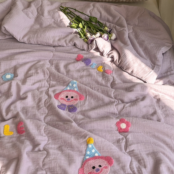 91家纺网 家纺一手货源 找家纺 洋铭区（原狠狠爱）2024新款皱皱纱绣花夏被 微笑派对